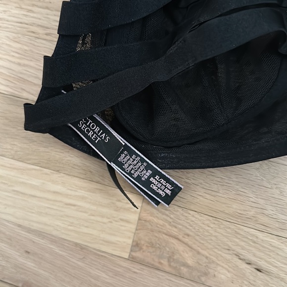 Victoria Secret lace caged bra - Size XL - Picture 6 of 6